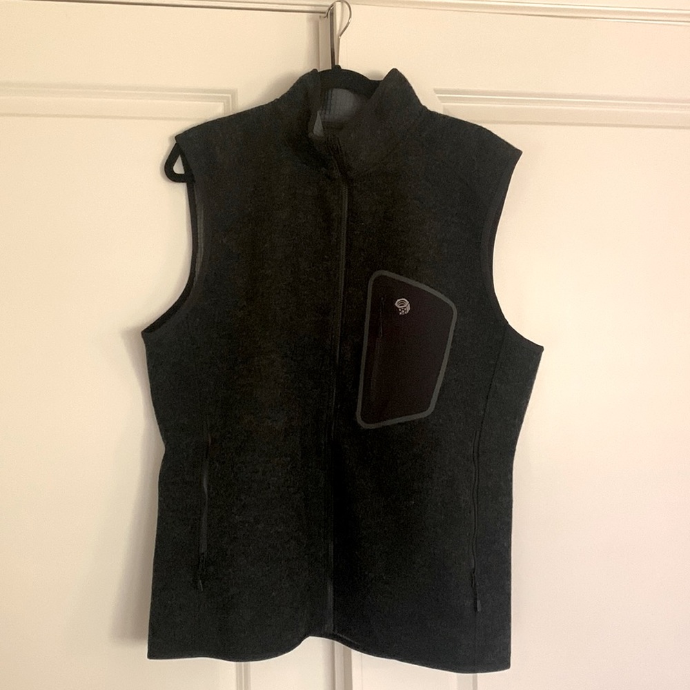 Mens size large Mountain Hardware fleece vest. Received as a gift and never worn